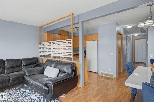 79 16823 84 Street, Edmonton, AB - Indoor Photo Showing Living Room