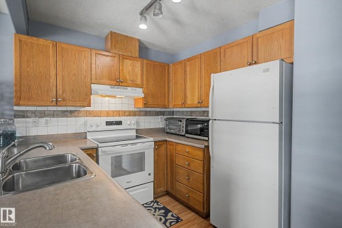 79 16823 84 Street, Edmonton, AB - Indoor Photo Showing Kitchen With Double Sink