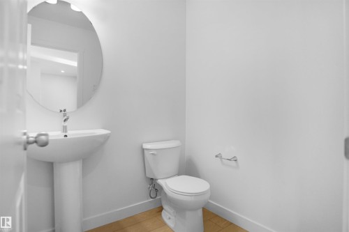 903 19 Avenue, Edmonton, AB - Indoor Photo Showing Bathroom