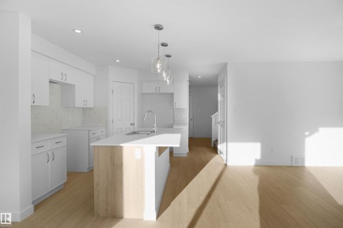 903 19 Avenue, Edmonton, AB - Indoor Photo Showing Kitchen With Upgraded Kitchen