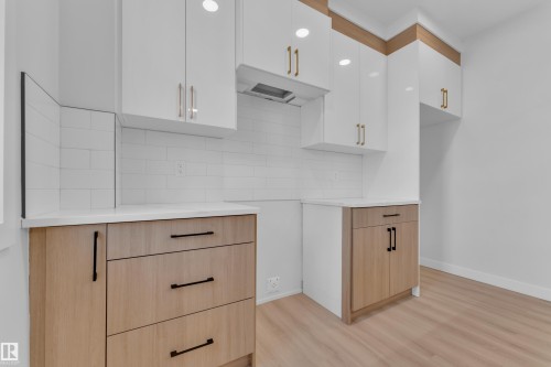 9531/ 9533 115 Ave, Edmonton, AB - Indoor Photo Showing Other Room