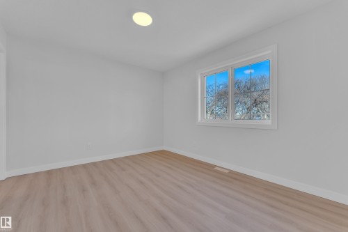 9531/ 9533 115 Ave, Edmonton, AB - Indoor Photo Showing Other Room