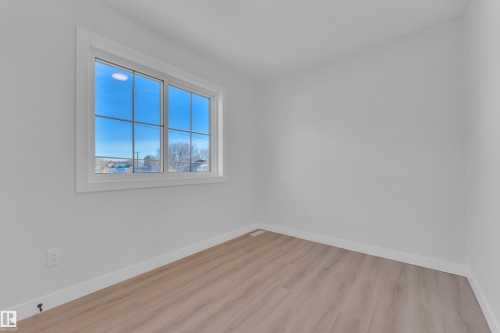 9531/ 9533 115 Ave, Edmonton, AB - Indoor Photo Showing Other Room