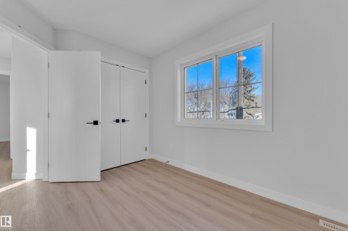 9531/ 9533 115 Ave, Edmonton, AB - Indoor Photo Showing Other Room