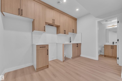 9531/ 9533 115 Ave, Edmonton, AB - Indoor Photo Showing Kitchen