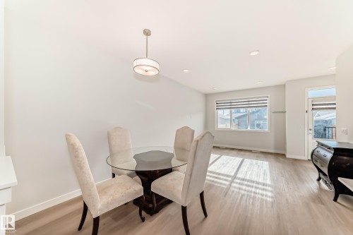 4005 Hawthorn Link Link, Edmonton, AB - Indoor Photo Showing Dining Room