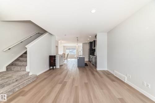 4005 Hawthorn Link Link, Edmonton, AB - Indoor