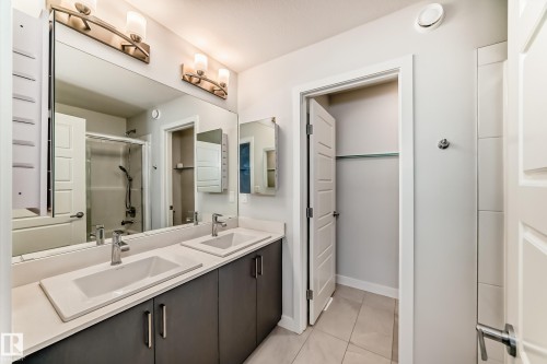 4005 Hawthorn Link Link, Edmonton, AB - Indoor Photo Showing Bathroom