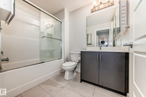 4005 Hawthorn Link Link, Edmonton, AB - Indoor Photo Showing Bathroom