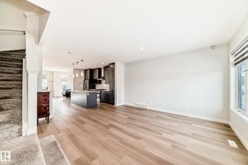 4005 Hawthorn Link Link, Edmonton, AB - Indoor