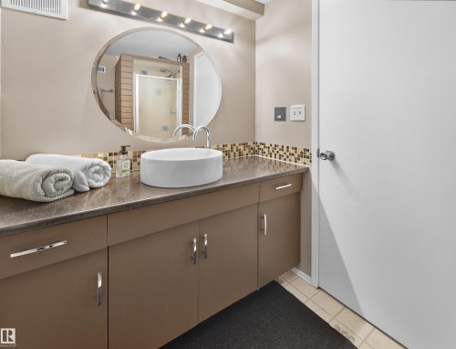 10928 36A Avenue, Edmonton, AB - Indoor Photo Showing Bathroom