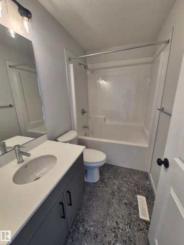 1184 South Creek Wynd, Stony Plain, AB - Indoor Photo Showing Bathroom