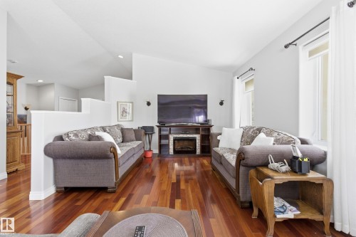 25 Briarwood Point(E), Stony Plain, AB - Indoor Photo Showing Living Room