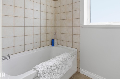 25 Briarwood Point(E), Stony Plain, AB - Indoor Photo Showing Bathroom