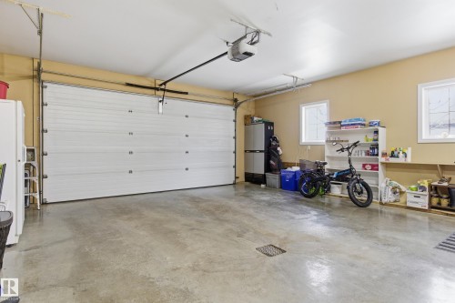 25 Briarwood Point(E), Stony Plain, AB - Indoor Photo Showing Garage