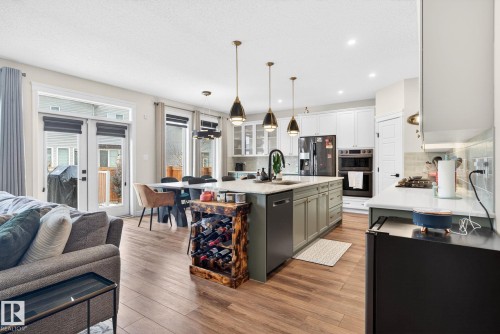 924 173 Street, Edmonton, AB - Indoor Photo Showing Kitchen With Upgraded Kitchen