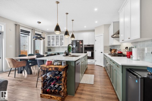 924 173 Street, Edmonton, AB - Indoor Photo Showing Kitchen With Upgraded Kitchen