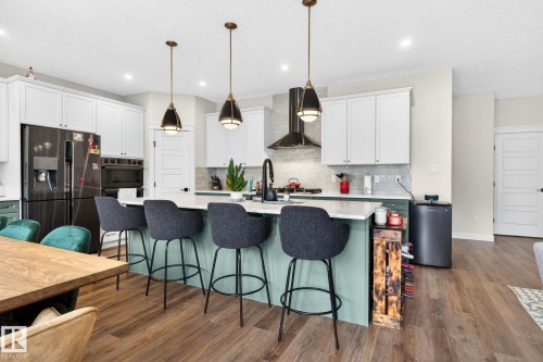 924 173 Street, Edmonton, AB - Indoor Photo Showing Kitchen With Upgraded Kitchen
