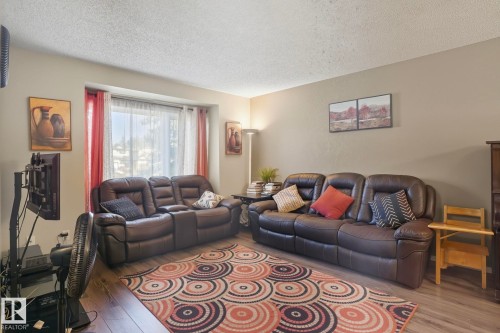 18727 80 Avenue, Edmonton, AB - Indoor Photo Showing Living Room