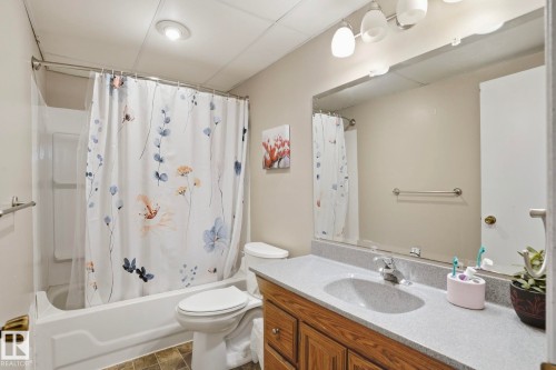 18727 80 Avenue, Edmonton, AB - Indoor Photo Showing Bathroom