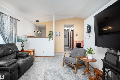5215 49 Avenue, Onoway, AB - Indoor Photo Showing Living Room