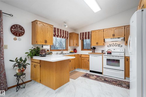 5215 49 Avenue, Onoway, AB - Indoor Photo Showing Kitchen