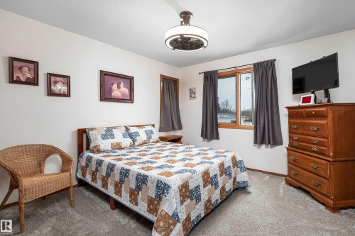 5215 49 Avenue, Onoway, AB - Indoor Photo Showing Bedroom