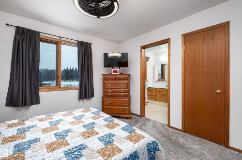 5215 49 Avenue, Onoway, AB - Indoor Photo Showing Bedroom