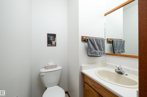 5215 49 Avenue, Onoway, AB - Indoor Photo Showing Bathroom