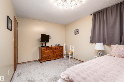 5215 49 Avenue, Onoway, AB - Indoor Photo Showing Bedroom