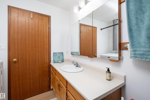5215 49 Avenue, Onoway, AB - Indoor Photo Showing Bathroom