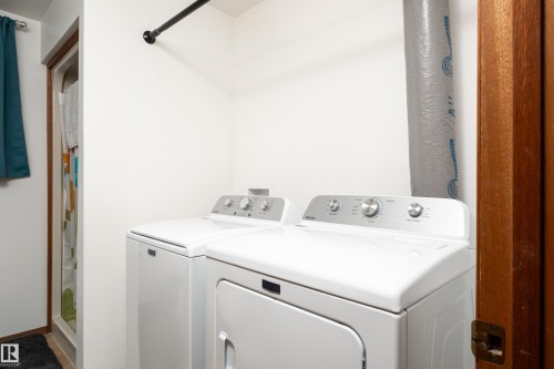 5215 49 Avenue, Onoway, AB - Indoor Photo Showing Laundry Room