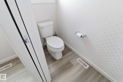 10 Prospect Place, Spruce Grove, AB - Indoor Photo Showing Bathroom