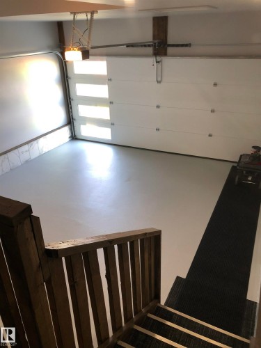 10 Prospect Place, Spruce Grove, AB - Indoor Photo Showing Garage