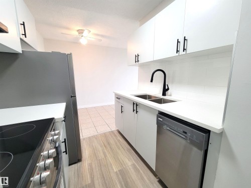804 9028 Jasper Avenue, Edmonton, AB - Indoor Photo Showing Kitchen With Double Sink With Upgraded Kitchen