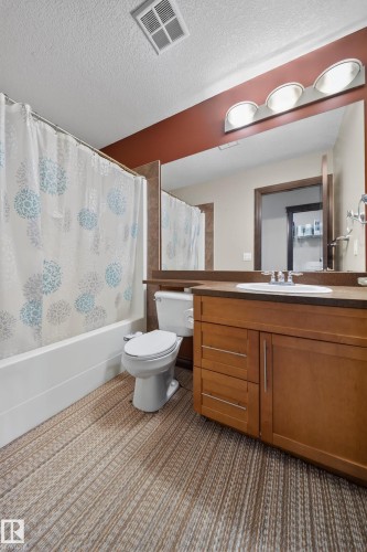 43 903 Rutherford Road, Edmonton, AB - Indoor Photo Showing Bathroom