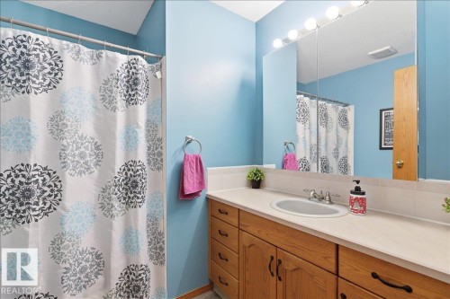228 Parkside Drive, Wetaskiwin, AB - Indoor Photo Showing Bathroom