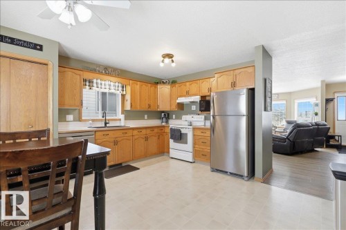 228 Parkside Drive, Wetaskiwin, AB - Indoor Photo Showing Kitchen