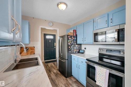 34 Walden Crescent, St. Albert, AB - Indoor Photo Showing Kitchen