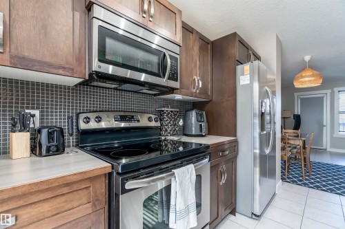160 401 Southfork Drive, Leduc, AB - Indoor Photo Showing Kitchen