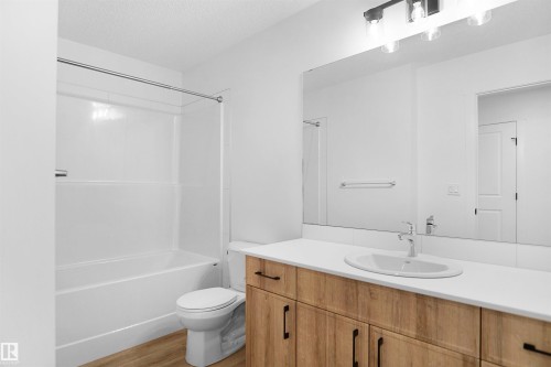 21 1430 Aster Way, Edmonton, AB - Indoor Photo Showing Bathroom