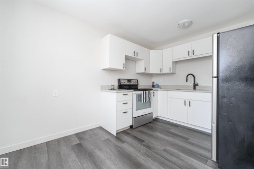 129 Londonderry Square, Edmonton, AB - Indoor Photo Showing Kitchen