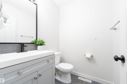 129 Londonderry Square, Edmonton, AB - Indoor Photo Showing Bathroom