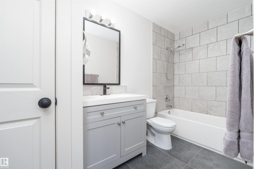 129 Londonderry Square, Edmonton, AB - Indoor Photo Showing Bathroom
