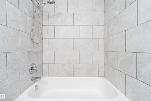 129 Londonderry Square, Edmonton, AB - Indoor Photo Showing Bathroom