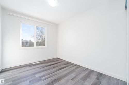129 Londonderry Square, Edmonton, AB - Indoor Photo Showing Other Room