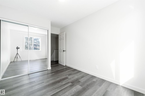 129 Londonderry Square, Edmonton, AB - Indoor Photo Showing Other Room