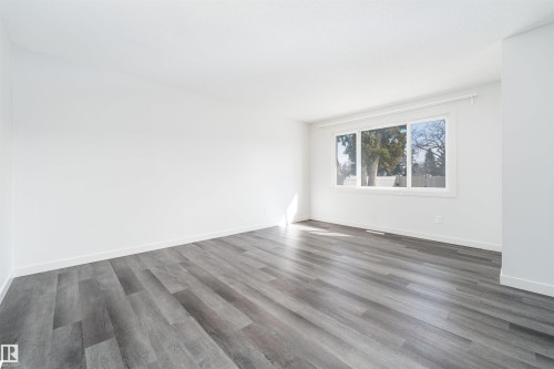 129 Londonderry Square, Edmonton, AB - Indoor Photo Showing Other Room