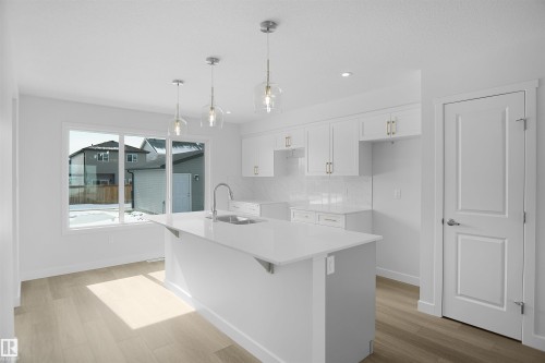 7351 181 Avenue, Edmonton, AB - Indoor Photo Showing Kitchen With Upgraded Kitchen