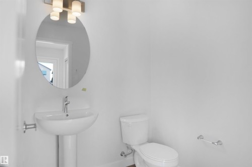 7351 181 Avenue, Edmonton, AB - Indoor Photo Showing Bathroom